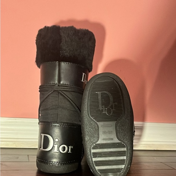Dori moon boots , used 2 times Pretty new .good condition - Picture 3 of 4